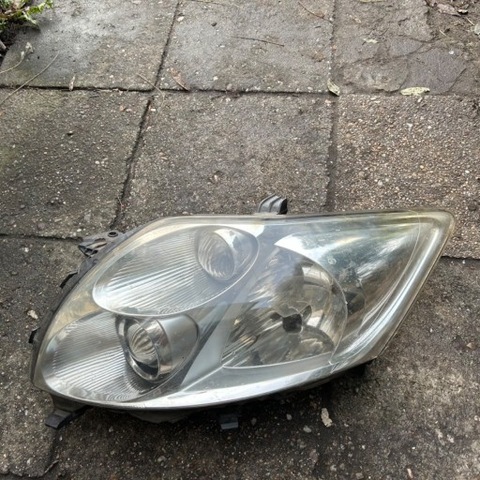 LAMP LEFT FRONT TOYOTA AURIS  