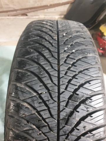 YOKOHAMA BluEarth- 4S Aw21 215/60 R17 100V dot: 0323 7 mm Bieżnika