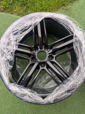 ОРИГІНАЛ AUDI 19 POMPEI 8T0601025T MADE ITALY - 4 ШТУКИ 