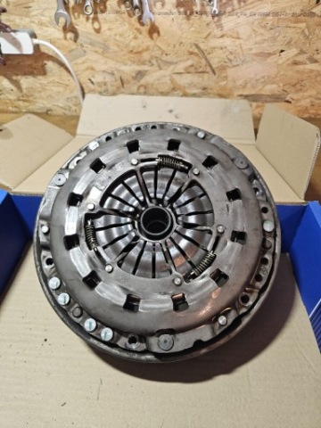 ЗЧЕПЛЕННЯ ДВОМАСОВЕ BMW E87 E81 N43 1.6 7560876 