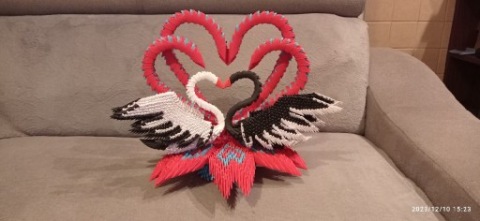 Zakochane łabędzie z origami modułowego.