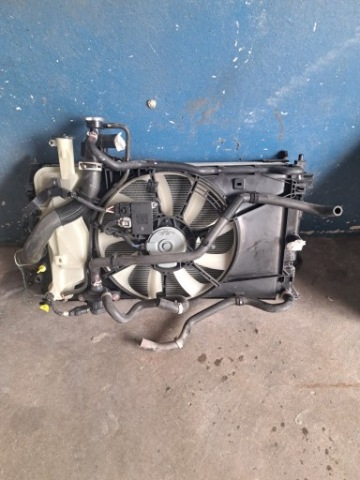 КОМПЛЕКТ РАДІАТОРІВ Z VENTILIATORIUMI TOYOTA YARIS 1.5 ГІБРИД PO 2020 518439164 