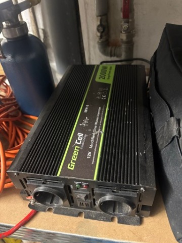 GREEN CELL ПЕРЕТВОРЮВАЧ АВТОМОБІЛЬНА 12 NA 230V 2000W 