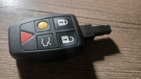 КЛЮЧИК 30667906 VOLVO V50 S40 C30 