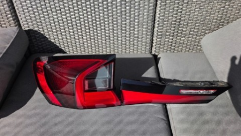 ФАРА ЗАДНЯ ЛІВА W КРИЛО + КРИШКА БАГАЖНИКА HIGH BMW U11 X1 