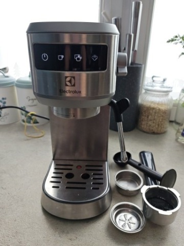 Ekspres kolbowy Electrolux E6EC1-6ST