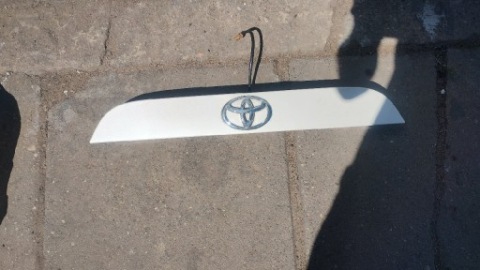 НАКЛАДКА КРИШКИ БАГАЖНИКА ЗАД TOYOTA GT86 БІЛА PERLA 