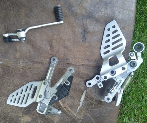 Yamaha R6 RJ15 2008 - 2015 08-15 sety podnóżki