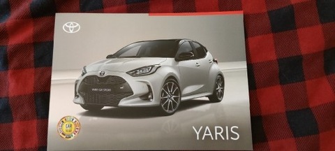 TOYOTA YARIS YEAR MODELOWY 2023 BROSZURA PROSPEKT  