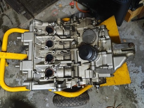 ДВИГУН БЛОК КАРТЕР КОРОБКА ПОРШНІ HONDA CBF600 PC43 