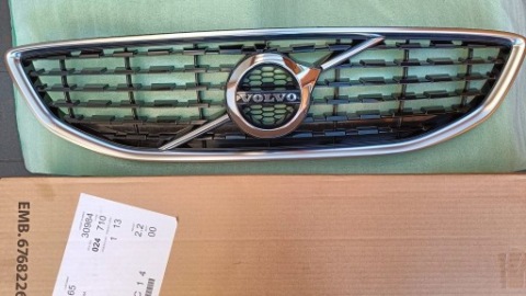 РЕШІТКА РЕШІТКА РАДІАТОРА VOLVO V40 R-DESIGN 2017 (31425331) OE 