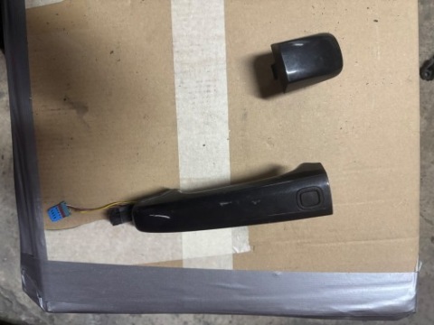 КЛЯМКА ПРАВИЙ ЗАД KEYLESS VOLVO XC60 30753786 