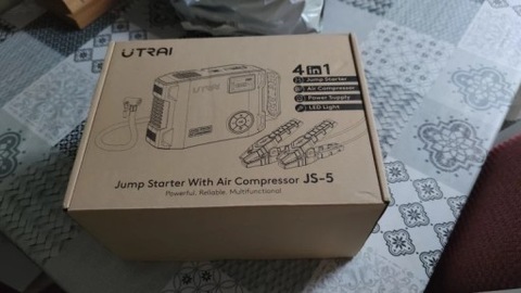 UTRAI 4W1 JUMP STARTER COMPRESSOR LAMP POWERBANK  