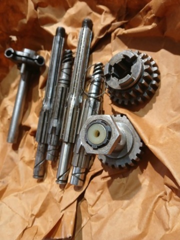 КОРОБКА ПЕРЕДАЧ CEZET 175 (356 450) ЗАПЧАСТИНИ JAWA 