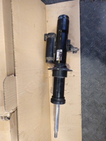 ПЕРЕДНЯ АМОРТИЗАТОРИ 6878121 / 6878122 BMW 8 G16 