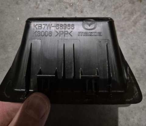 КРІПЛЕННЯ КРИШКИ БАГАЖНИКА БАГАЖНИКА MAZDA KB7W68966 MAZDA 3 CX5 CX30 CX60 MX30 