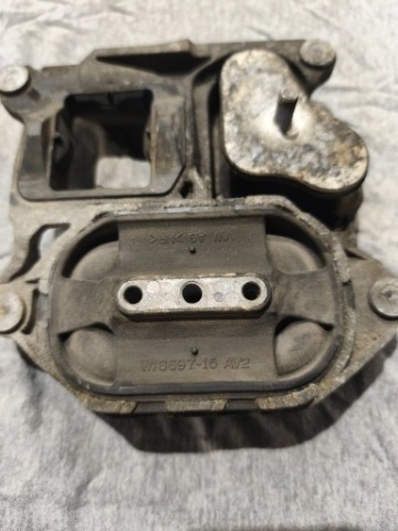 ПОДУШКА КОРОБКИ ПЕРЕДАЧ AUDI A6,A7,Q7,Q8 VOLKSWAGEN TUAREG 4M0399153AE 