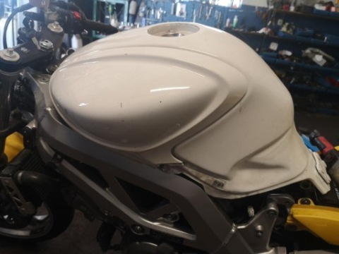 SUZUKI SV 650 2002R. БАК ПАЛИВА 