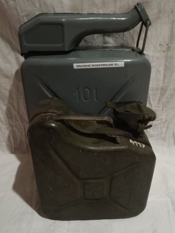 КОМПЛЕКТ KANISTROW METALOWYCH PRONIT / WOJSKOWE 10L (Z LEJKIEM) + 5L (PRL) 