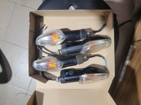 КОМПЛЕКТ KIERUKOWSKAZOW CBR125 250 300 ПОВОРОТНИКИ ПОВОРОТНИК 33400-KWF-951 