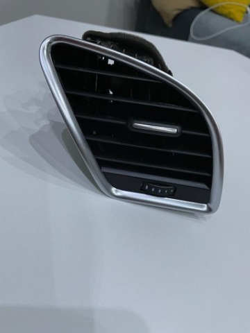 РЕШІТКА ПОВІТРОВОДУ ПРАВА КОНСОЛІ AUDI A5 