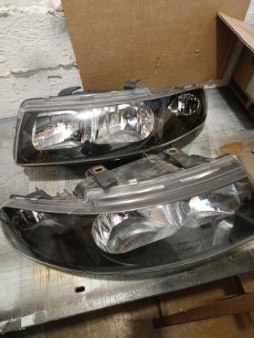 ПЕРЕДНЯ ФАРИ SEAT LEON 1 2005R 