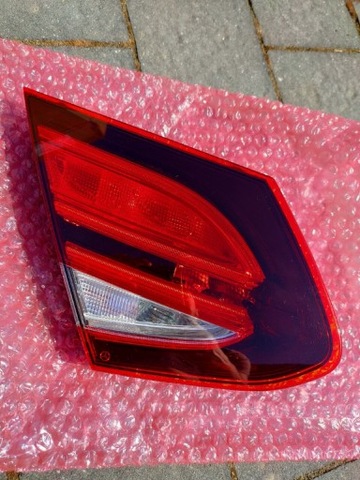 W 205 LAMP REAR LEFT W CAP BOOT  