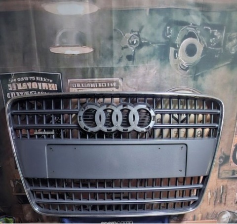 РЕШІТКА РЕШІТКА РАДІАТОРА AUDI Q7 2007R 