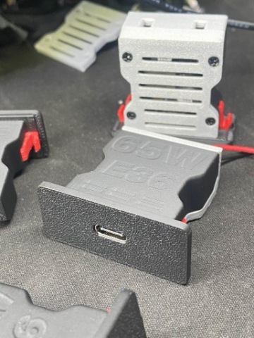 BMW E36 ЗАРЯДНИЙ ПРИСТРІЙ АВТОМОБІЛЬНА USB C 65W QC 4.0 