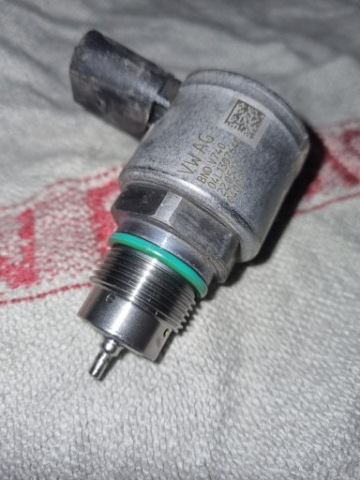КЛАПАН РЕГУЛЮВАННЯ ТИСКУ ПАЛИВА AUDI VW 1.6 2.0 TDI 04L130764C 