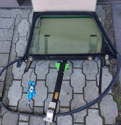 РАМКА Z СКЛО УЩІЛЬНЮВАЧ MECHANIZMEM ПІДНІМАЧА AUDI A4 B6 00-04R PRAWY/TYL 