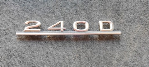 ЕМБЛЕМА MERCEDES-BENZ 1238170515 W123 240D 