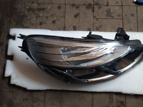 CLIO 4 LAMP RIGHT 260106624R  