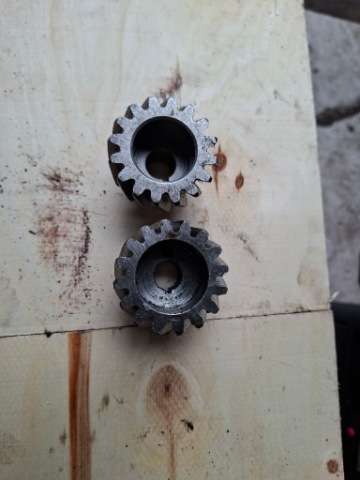 ШЕСТЕРНЯ ALTERNATORA, MNIEJSZA 16 ZEBOW. DNIEPR URAL 