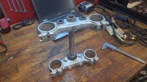 HUSQVARNA TE 610 ПОЛКИ ПОДВЕСКИ 