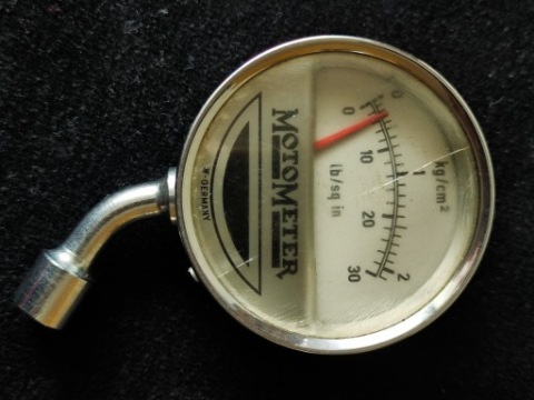 MOTOMETER, MANOMETR, ІНДИКАТОР ТИСКУ W OPONACH. РОКИ 1960. 