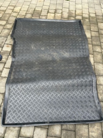 МАТ БАГАЖНИКА Z ТВЕРДОГО PCV 202 X 139 / 123 CM 