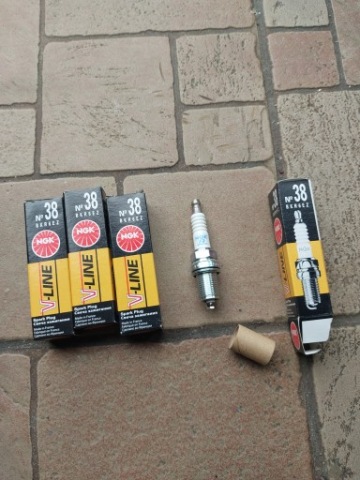 СВІЧКИ ЗАПАЛЕННЯ NGK BKR 5E 7938 НОВЕ 