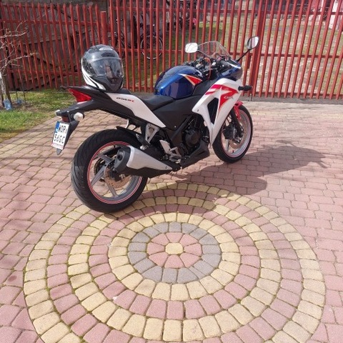 ПРОДАМ HONDA CBR 2012R