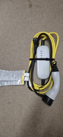 ЗАРЯДНОЕ VW ОРИГИНАЛ 230V 