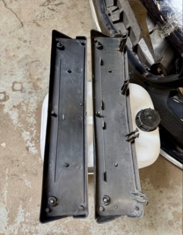 ДЕШЕВО ПІДКЛАДКА ПІД TABLICE РЕЄСТРАЦІЙНА MERCEDES W205 AMG A2058171678 
