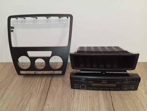 ORIGINAL RADIO CUADRO JUEGO VW SKODA OCTAVIA 2  