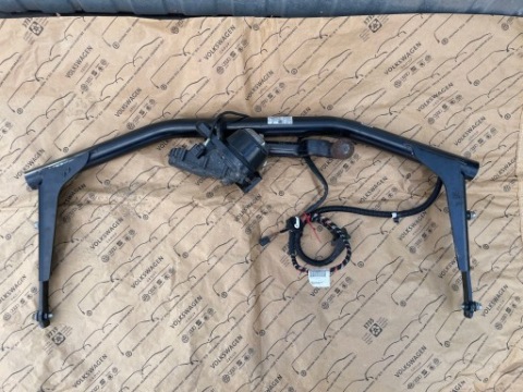 ГАК БУКСИРУВАЛЬНИЙ / ФАРКОП SEAT ATECA 575.803.880.B 575803880B BOSAL E527 