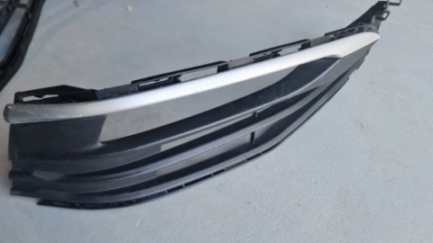 РЕШЕТКА БАМПЕРА BMW G30 7385262 