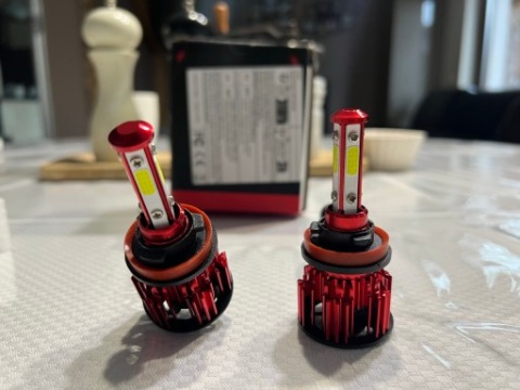 ЛАМПОЧКИ LED (СВІТЛОДІОД) H11 6000K Z CHLODZENIEM 