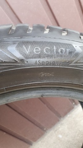 ШИНА CALOROCZNA GOODYEAR VECTOR 4SEASONS GEN-3 225/50 R17 98W 