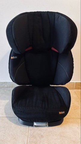 BESAFE IZI UP X3 FIX ЧОРНИЙ 15-36KG DO 150CM 