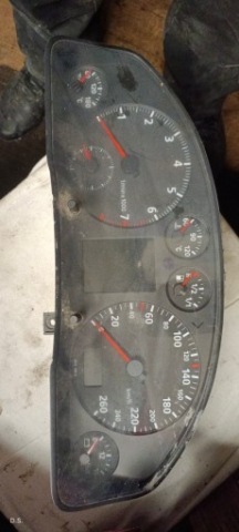 ПРИБОРНА ПАНЕЛЬ AUDI A4B5 2.6 