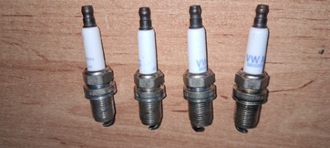 СВІЧКИ ЗАПАЛЕННЯ ОРИГІНАЛ VW AUDI SKODA SEAT 06H905621 4 ШТУКИ 