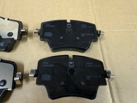 КОМПЛЕКТ КОЛОДОК ГАЛЬМІВНИХ BEZAZBESTOWYCH BMW G20 G01 G29 34106888777 